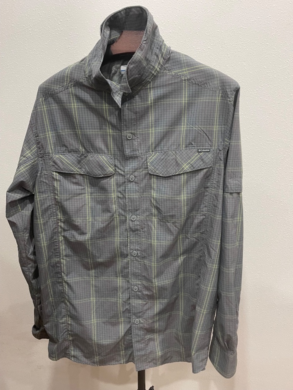 Columbia Omni Shade Hiking Fishing Shirt LARGE Gray Lightweight Excellent